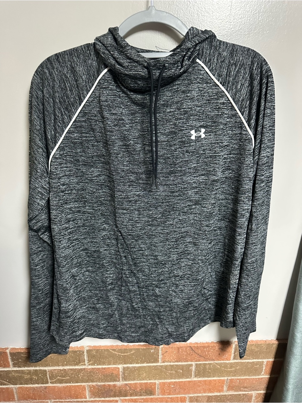 Under Armour Black Heather Women’s Pullover Hoodie with White Piping